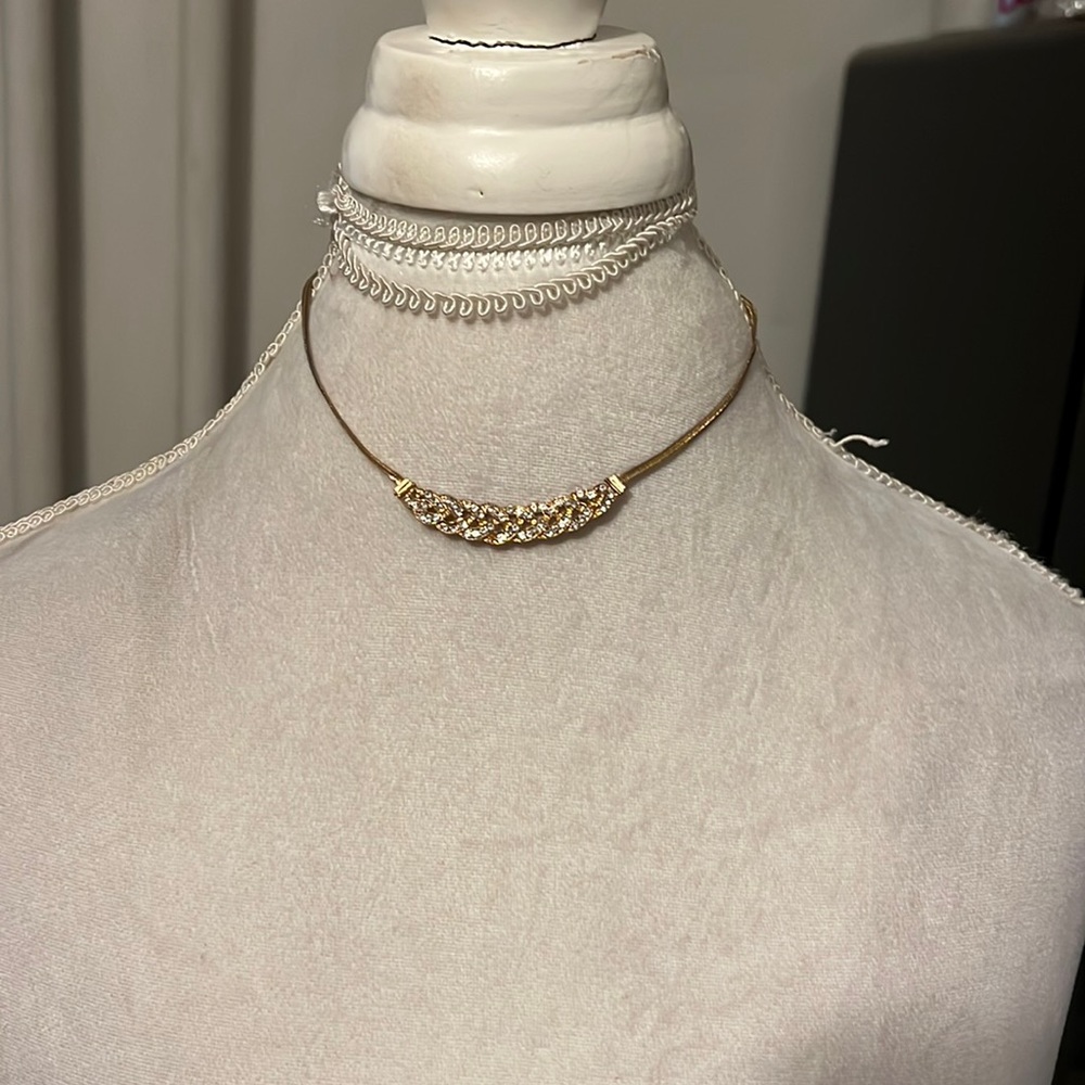 🆑FINAL PRICE‼️ Choker style necklace with faux gold and faux diamonds